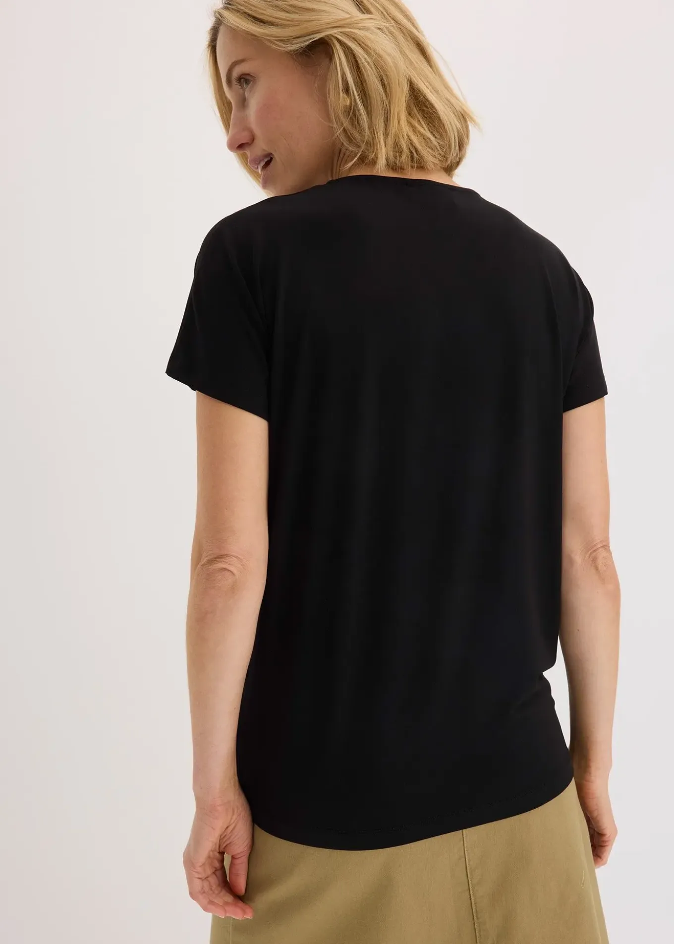 T-shirt avec anneau décoratif