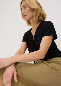 T-shirt avec anneau décoratif