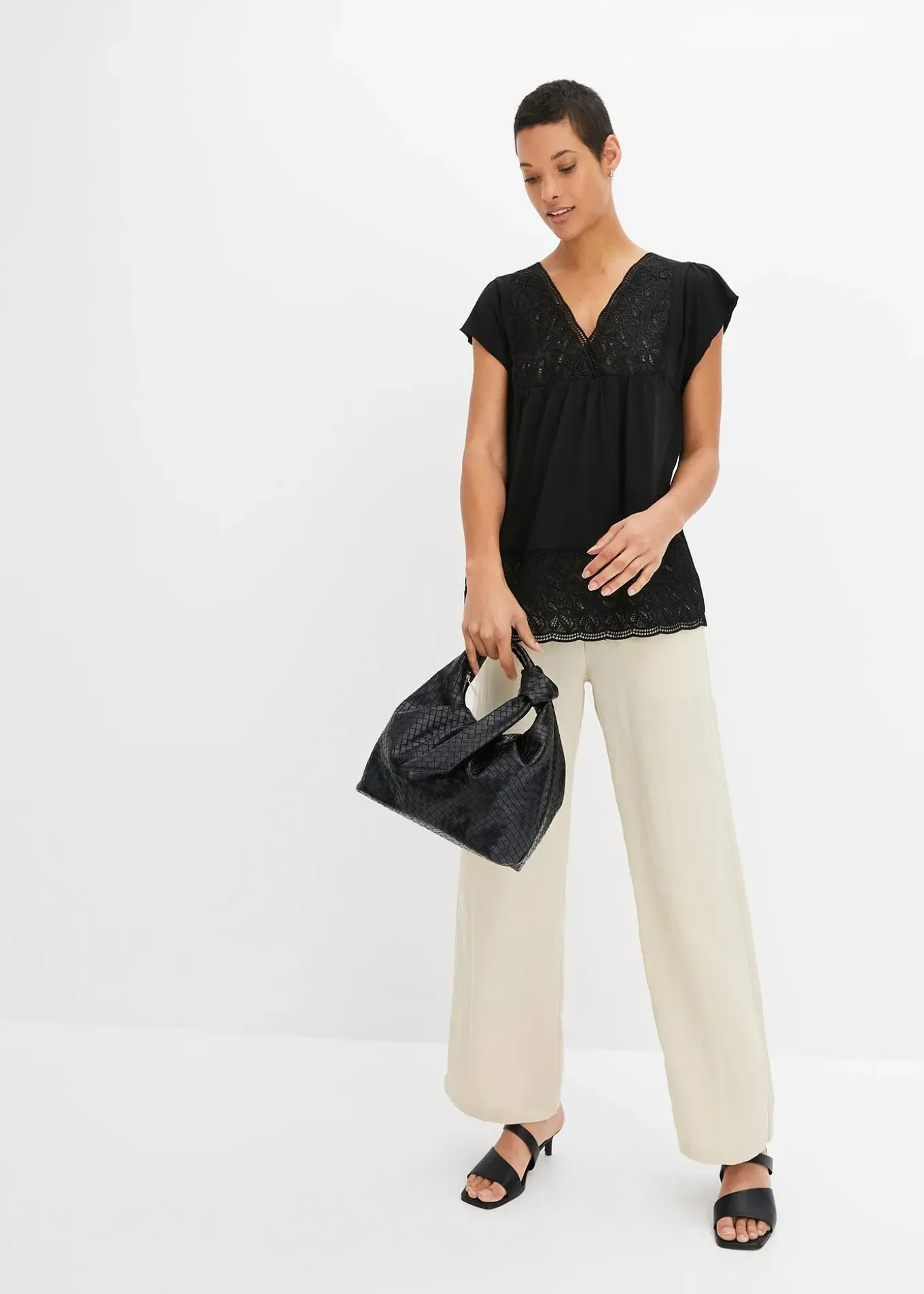 T-shirt avec décolleté en dentelle