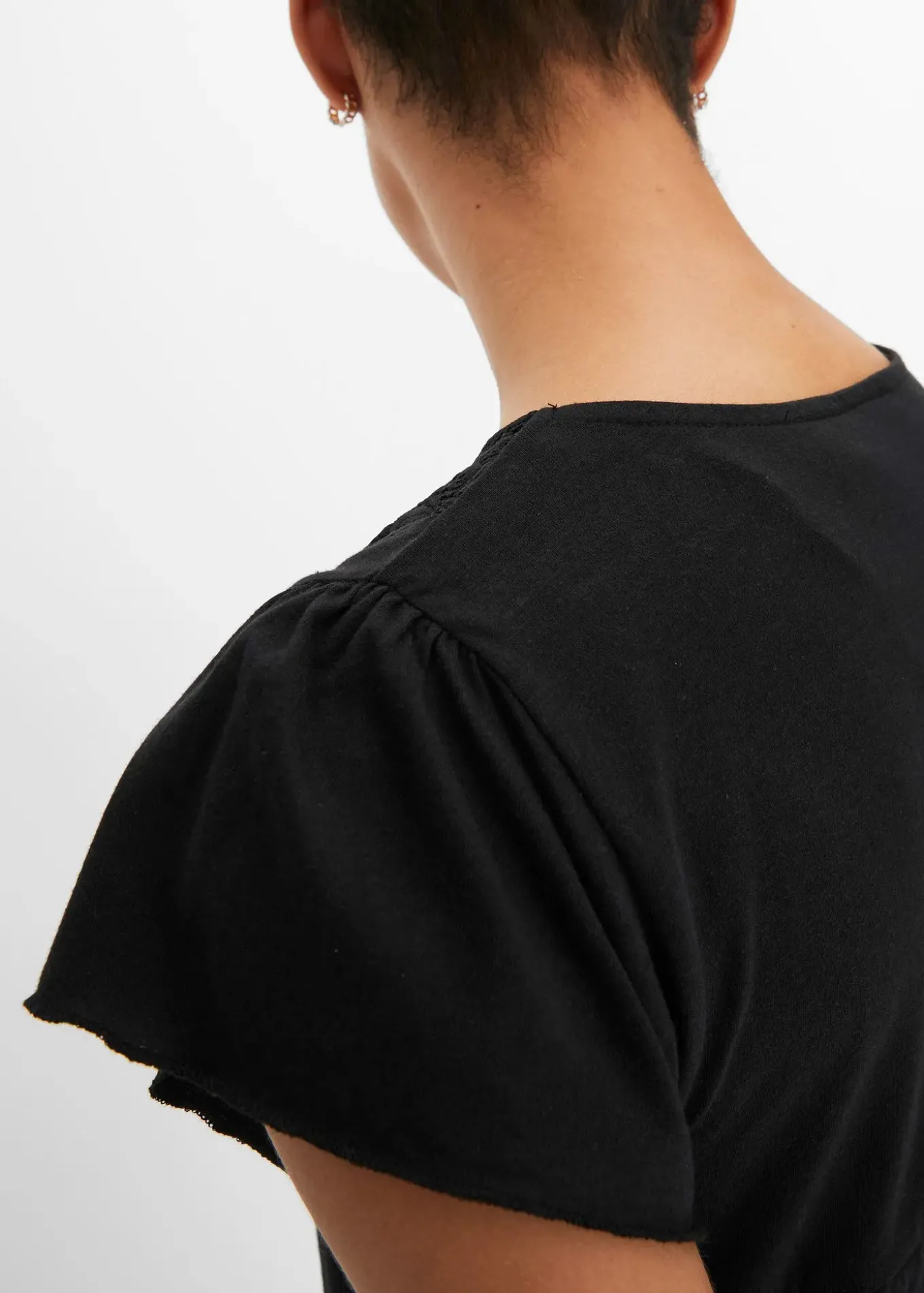 T-shirt avec décolleté en dentelle