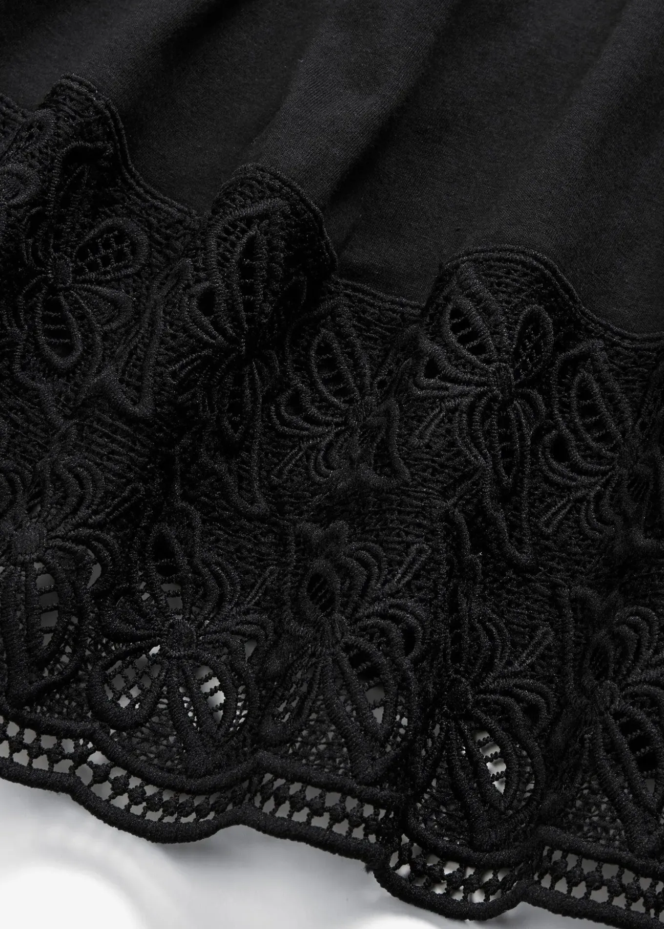 T-shirt avec décolleté en dentelle