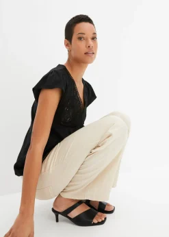 T-shirt avec décolleté en dentelle