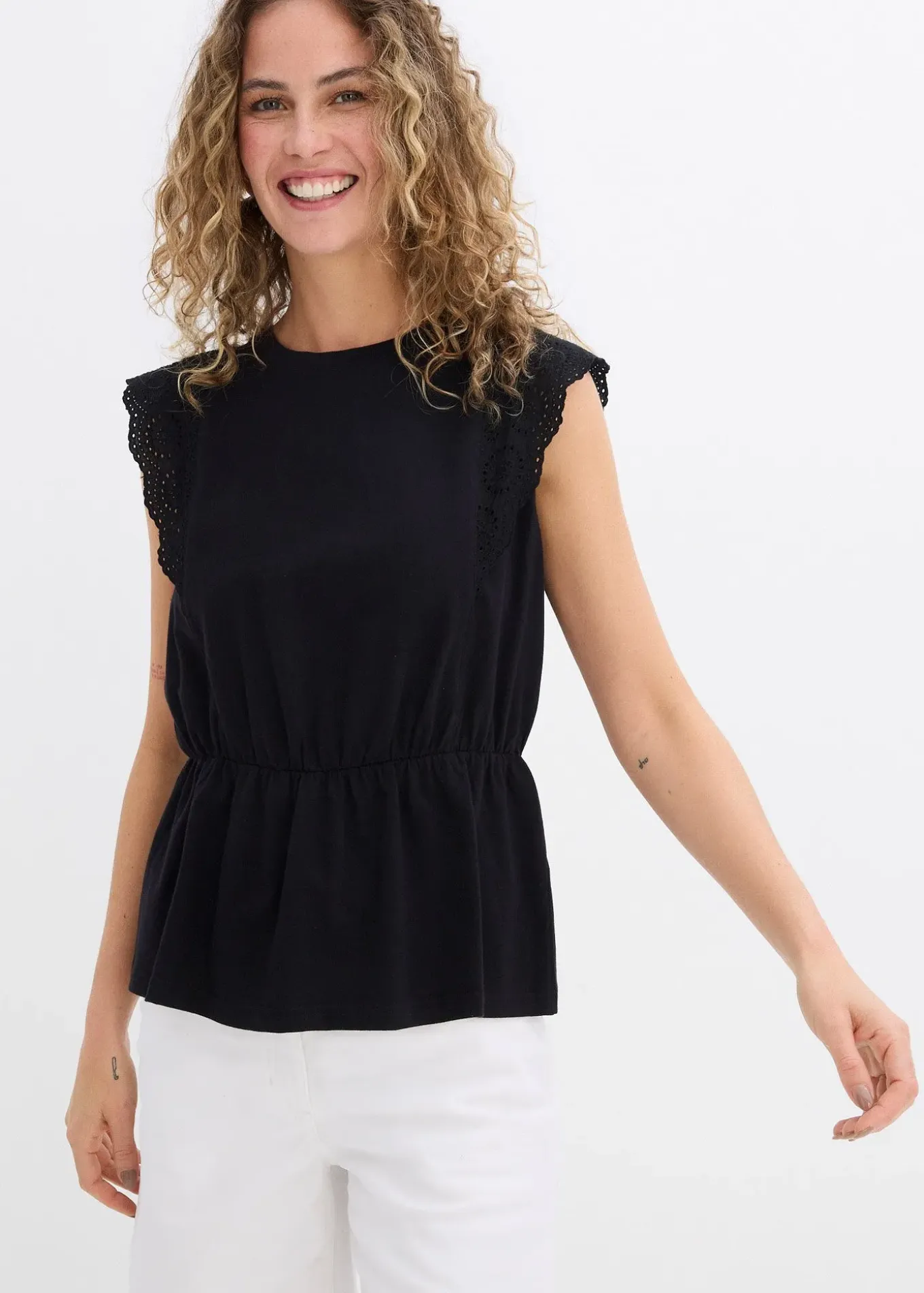 T-shirt avec détails en broderie anglaise