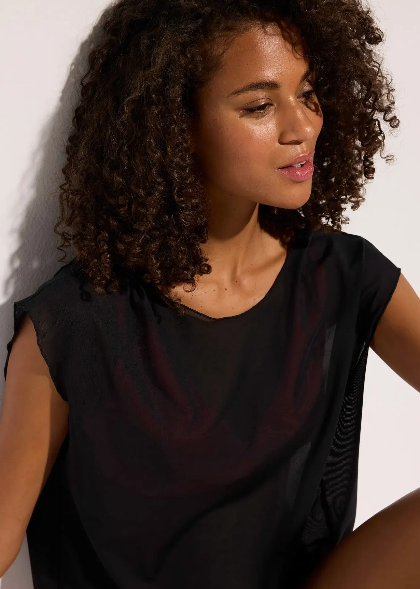 T-shirt de plage transparent avec capuche