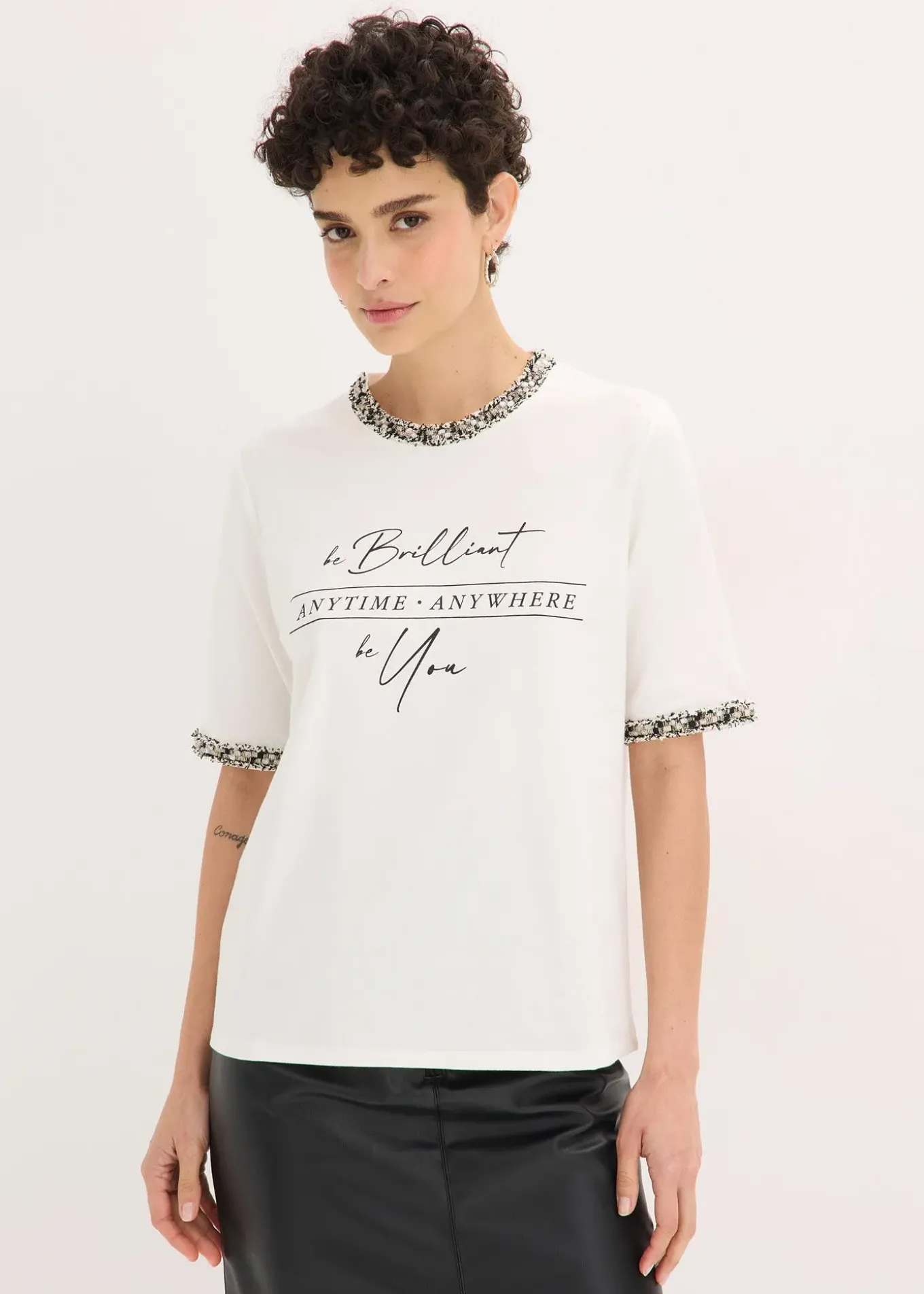 T-shirt en coton avec liseré perlé