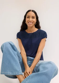 T-shirt en dentelle, en viscose douce