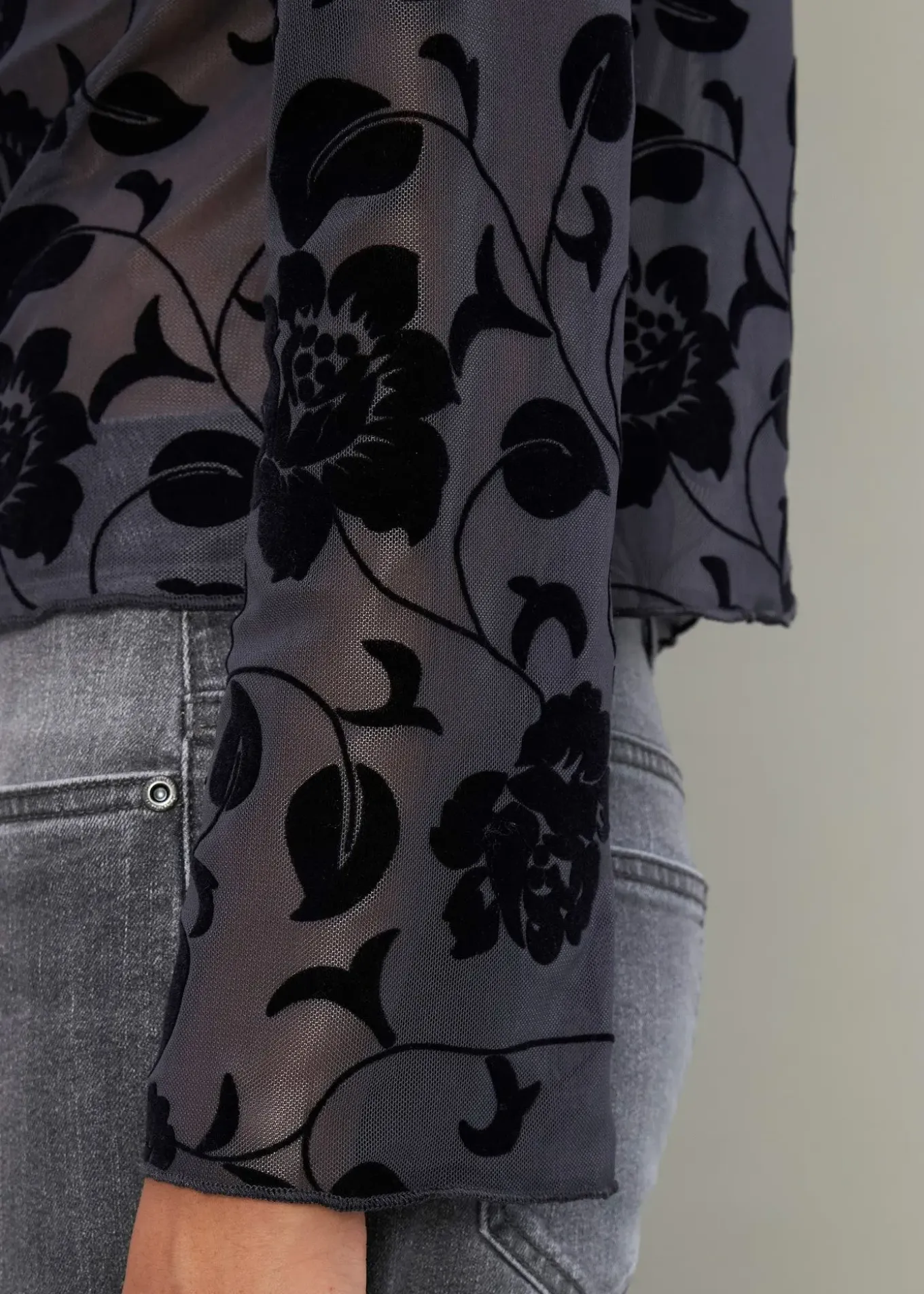 T-shirt manches longues légèrement transparent