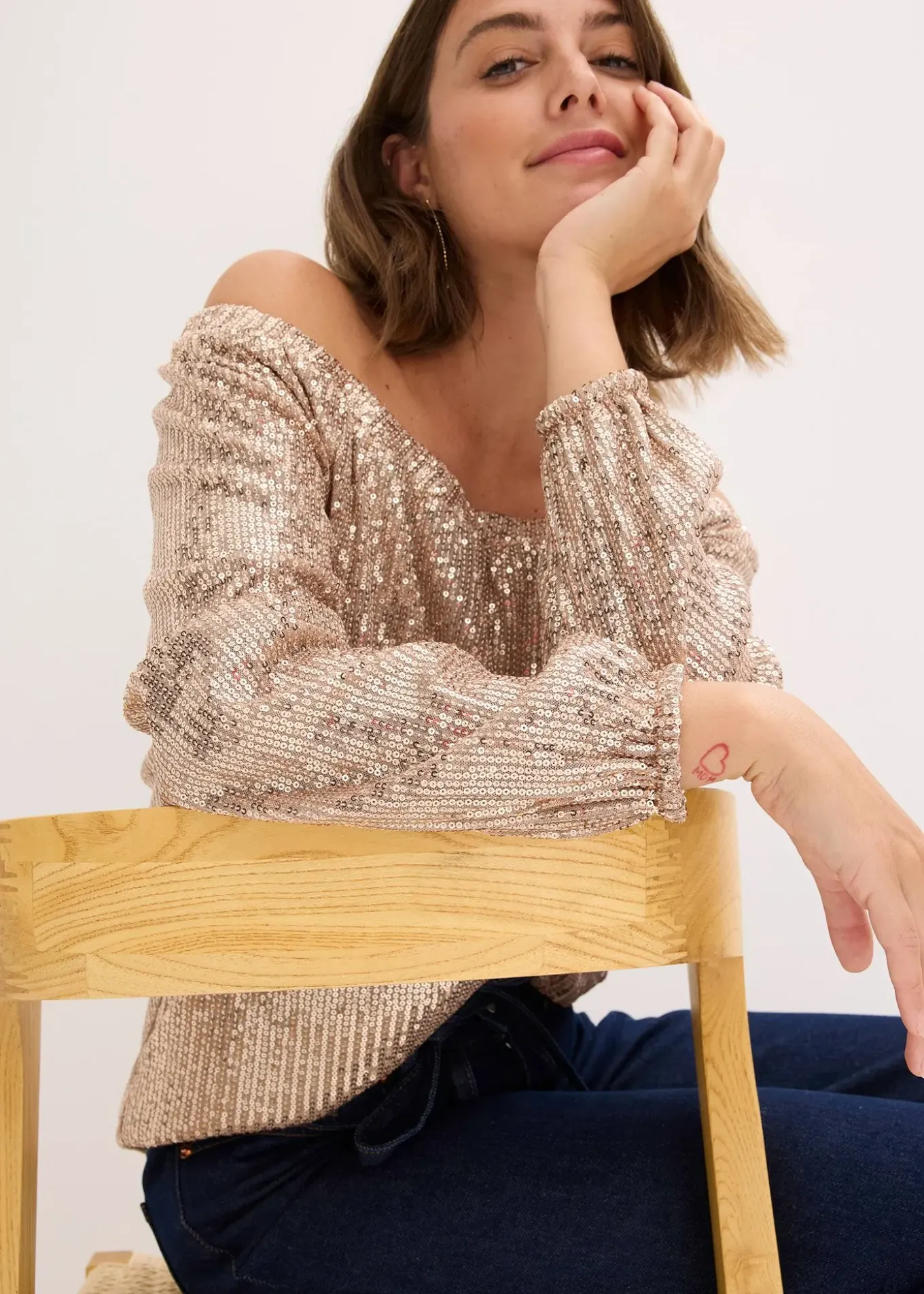 T-shirt oversize à sequins encolure Bardot