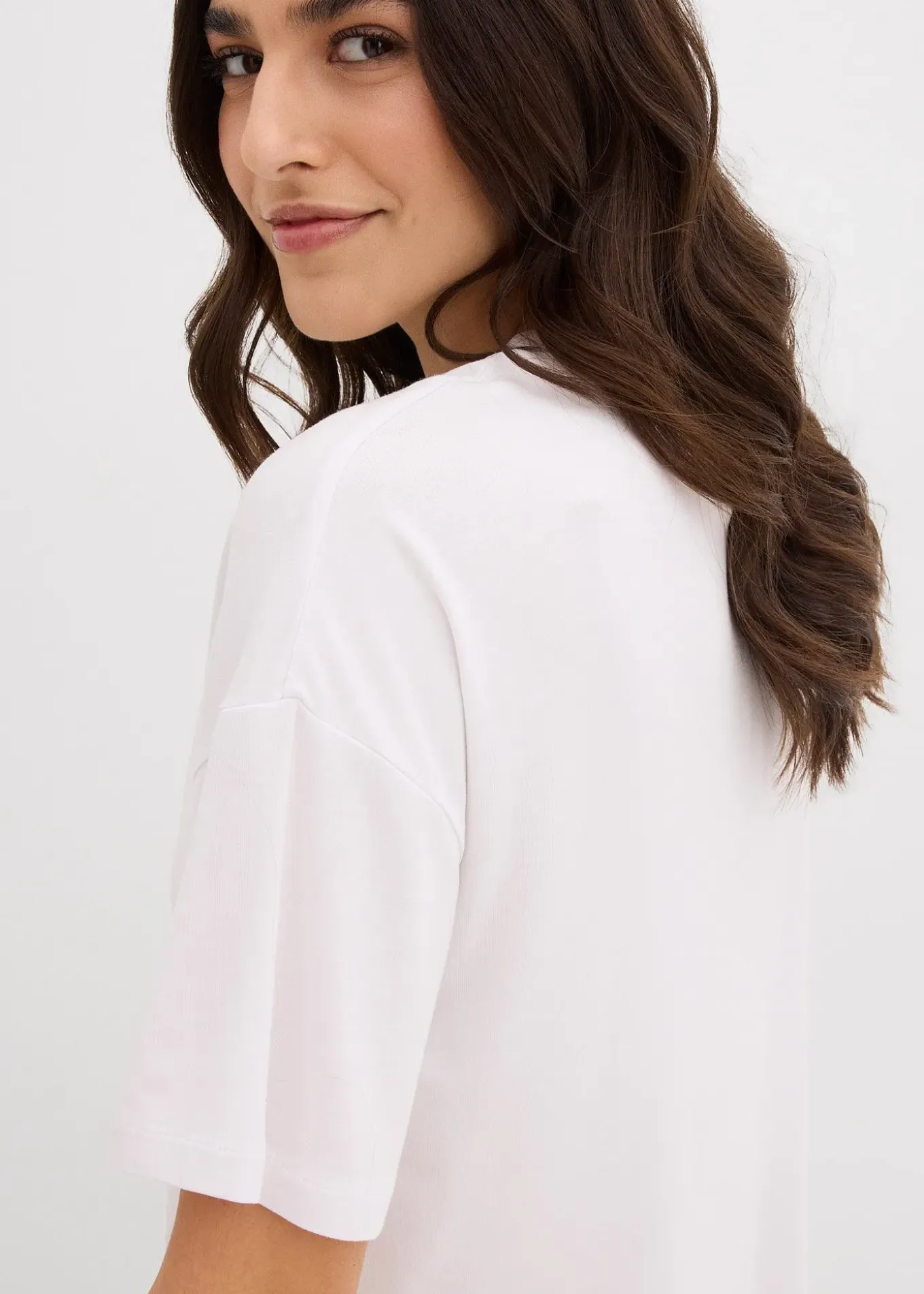 T-shirt raccourci à épaules descendues