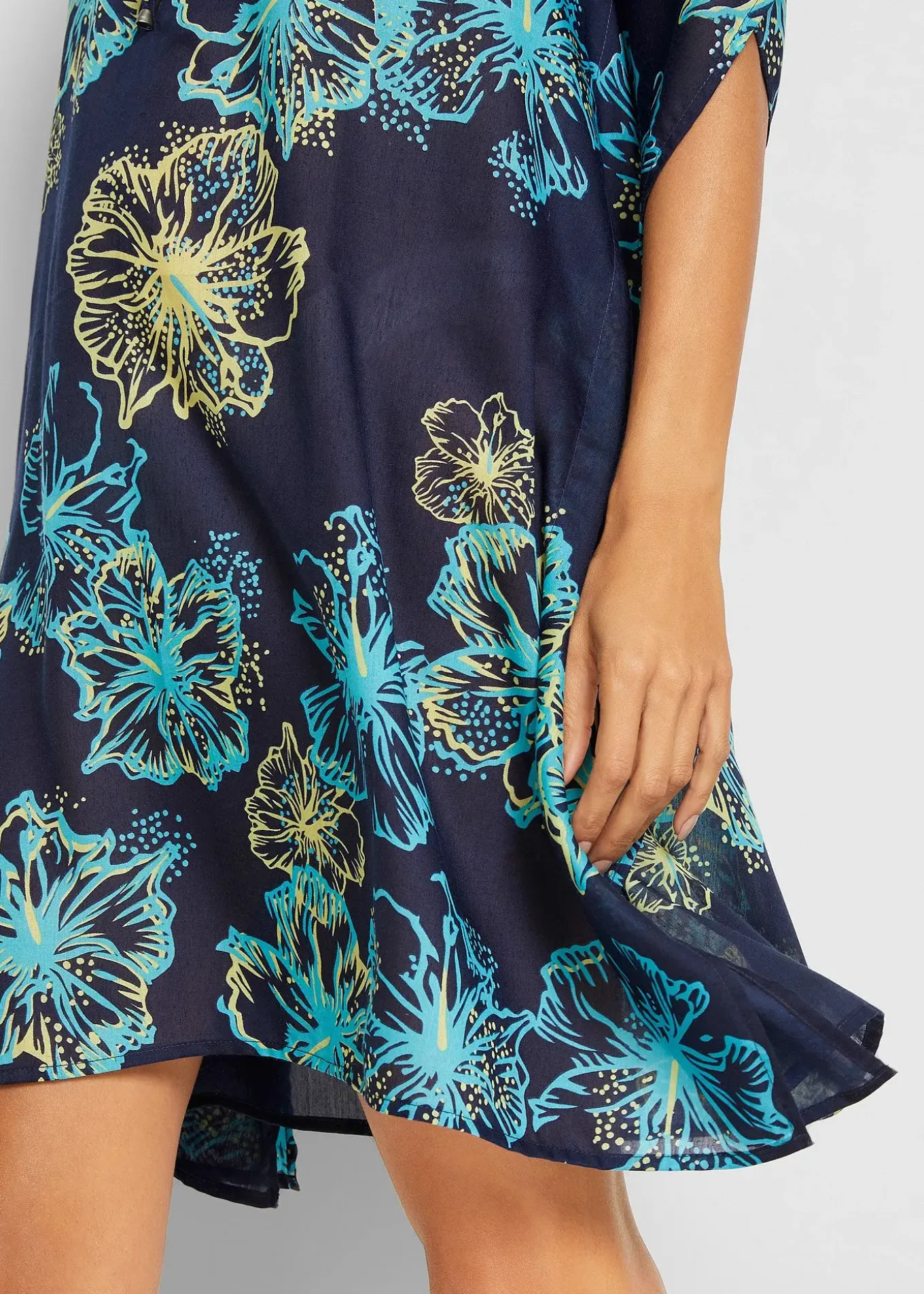 Tunique de plage transparente à col V