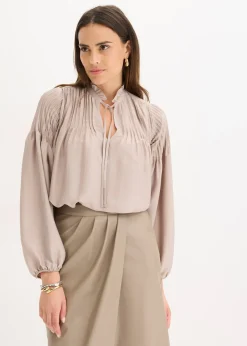 Tunique en satin brillant avec plis religieuse