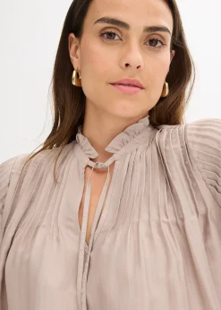 Tunique en satin brillant avec plis religieuse