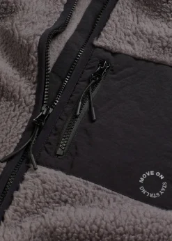 Veste de sport technique et oversize en polaire