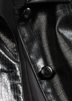 Veste enduite raccourcie à effet croco brillant