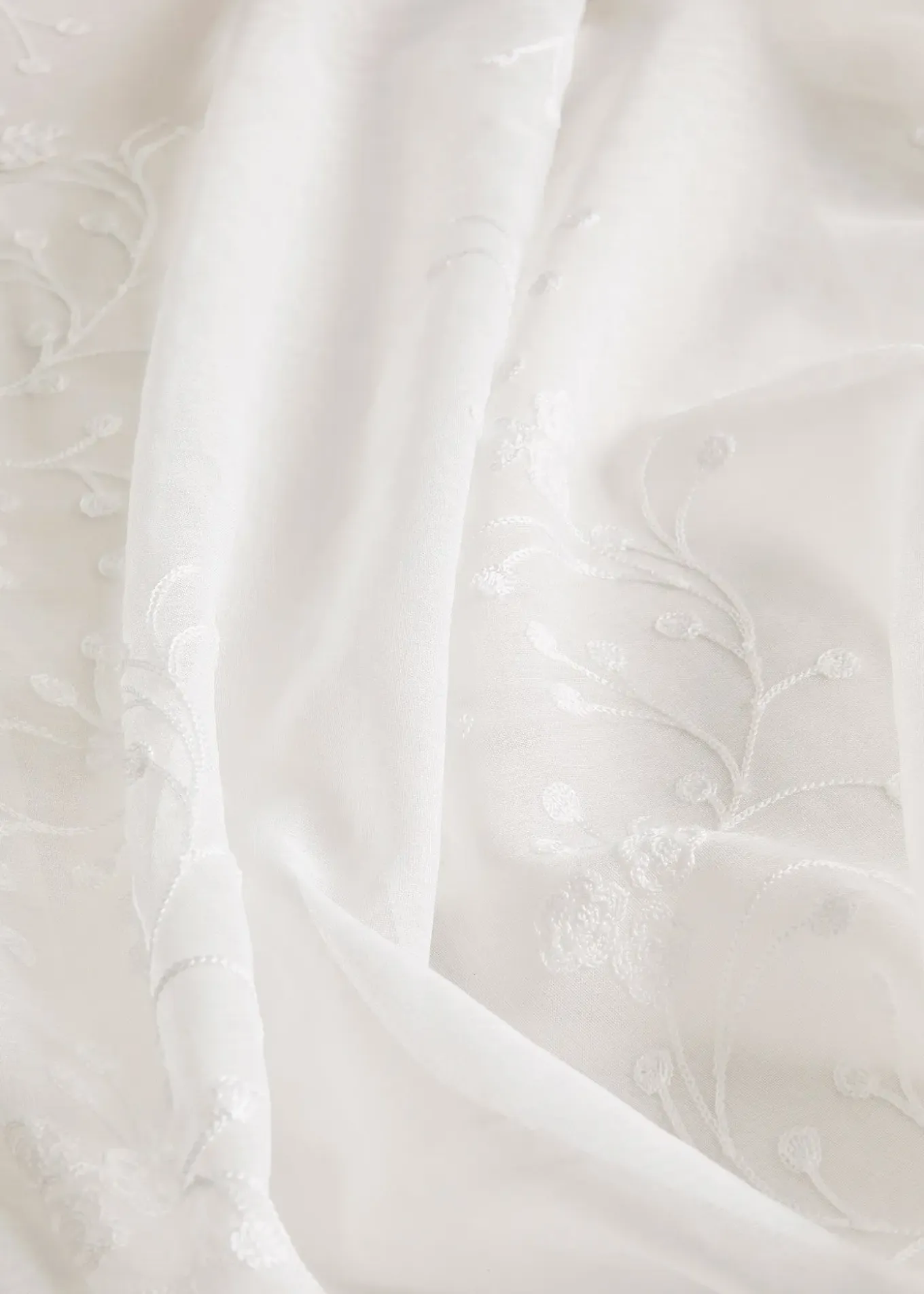 Voilage avec broderies (1 pce)