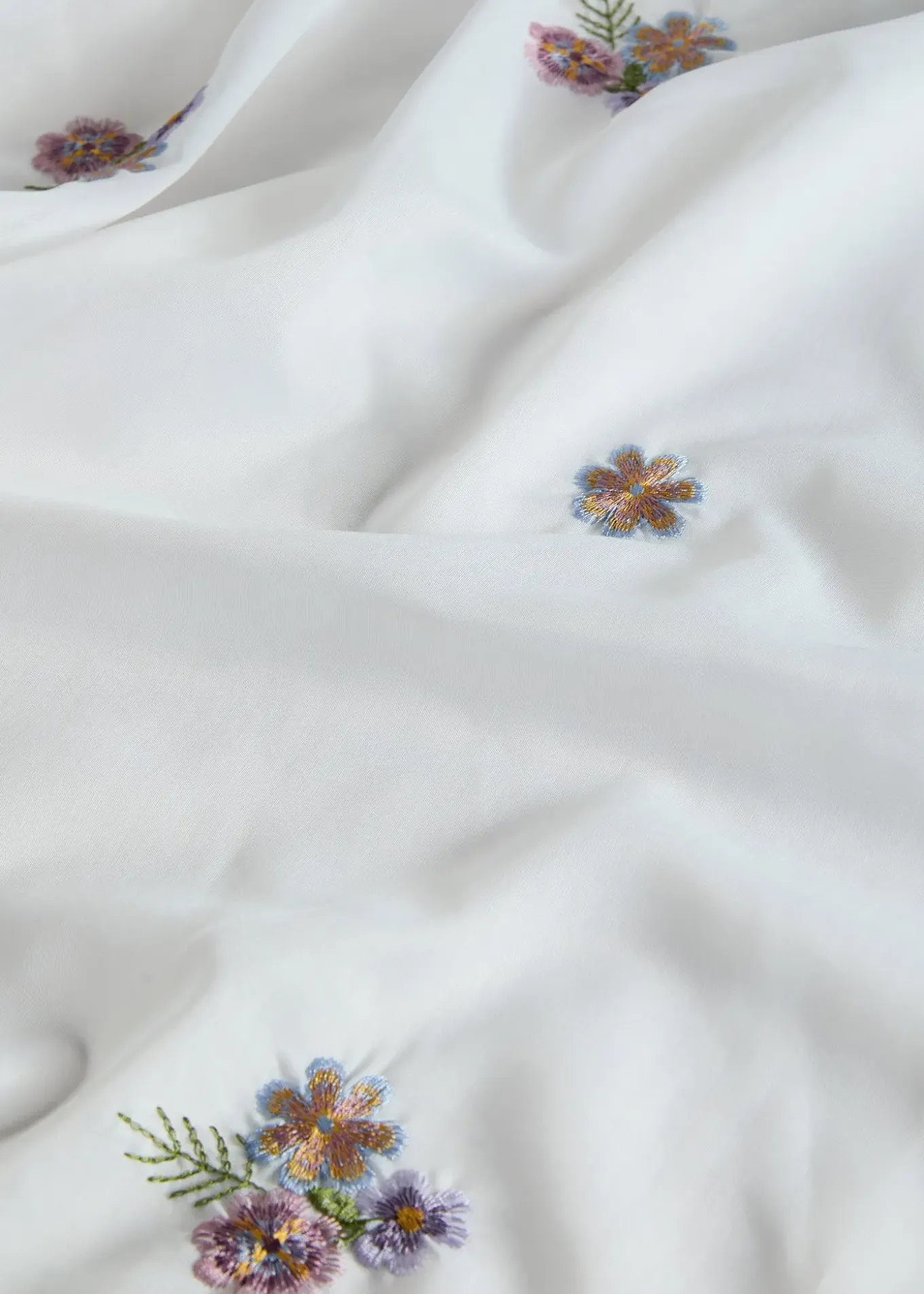 Voilage avec broderies (1 pce)