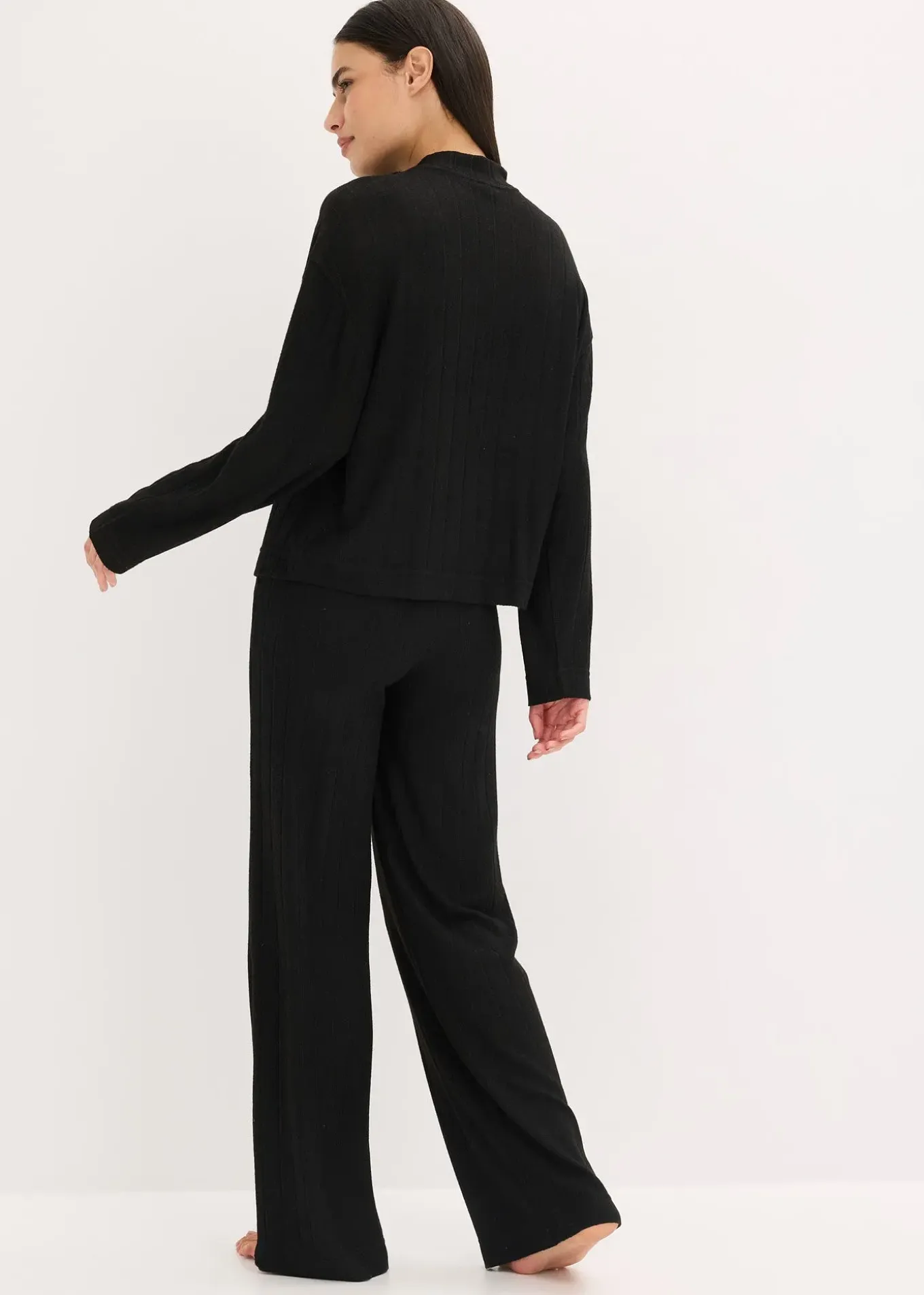 Vêtement d’intérieur en matière douce et côtelée, oversize