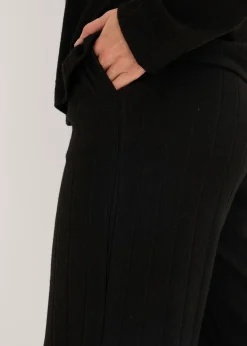 Vêtement d’intérieur en matière douce et côtelée, oversize