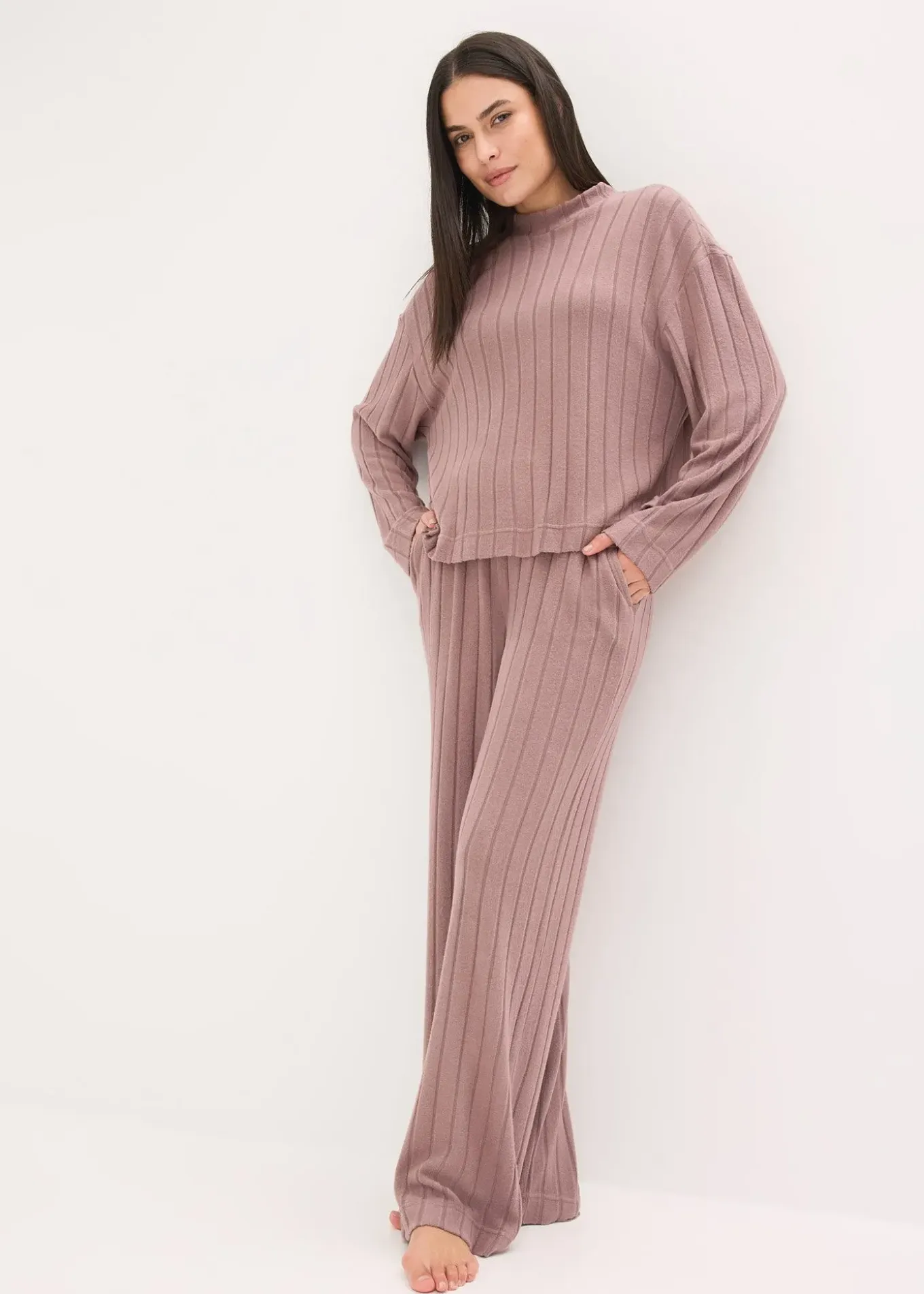 Vêtement d’intérieur en matière douce et côtelée, oversize