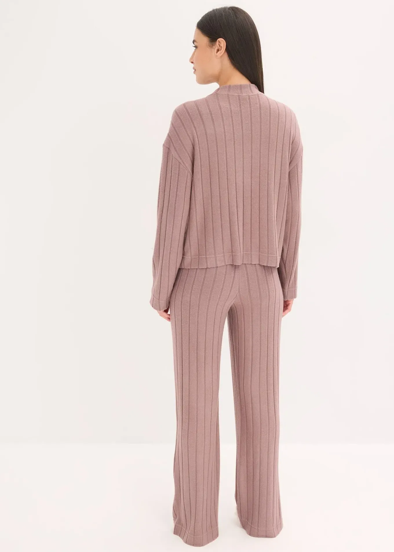 Vêtement d’intérieur en matière douce et côtelée, oversize