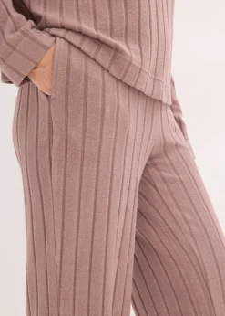 Vêtement d’intérieur en matière douce et côtelée, oversize