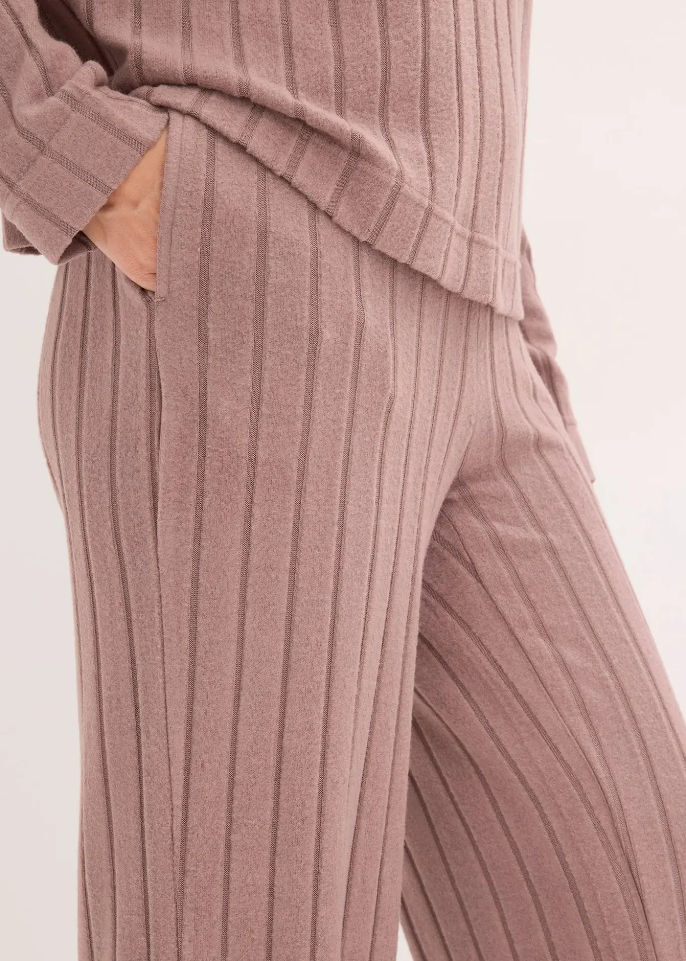 Vêtement d’intérieur en matière douce et côtelée, oversize