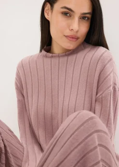 Vêtement d’intérieur en matière douce et côtelée, oversize