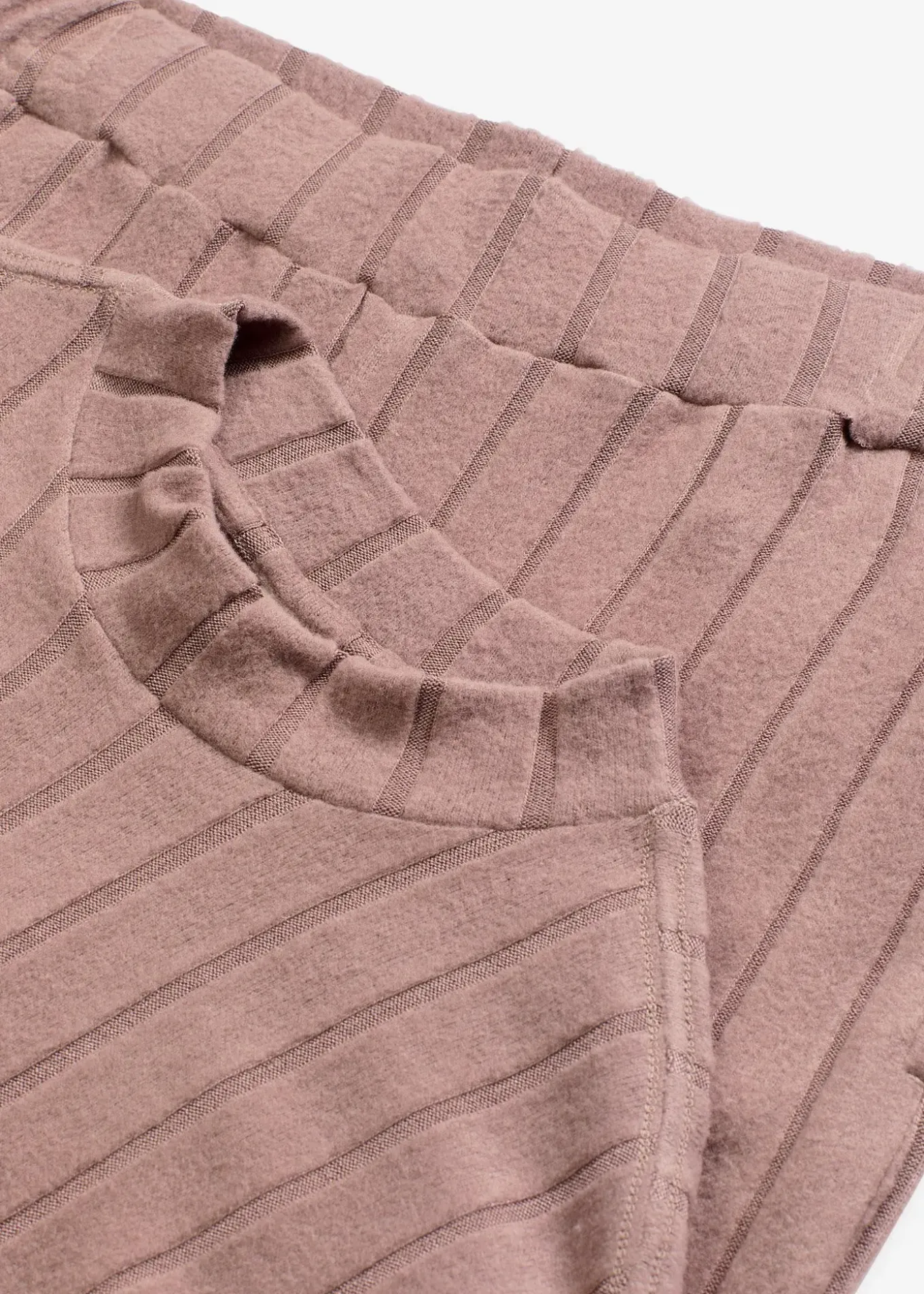 Vêtement d’intérieur en matière douce et côtelée, oversize